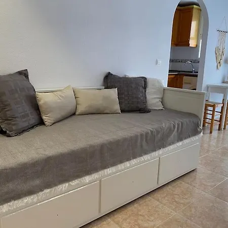 Close To Shops And Restaurants דירה
