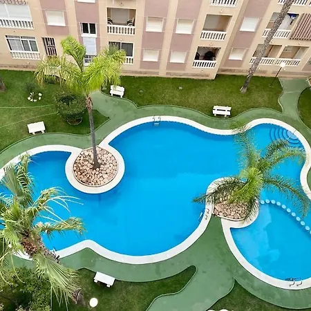 Close To Shops And Restaurants דירה *